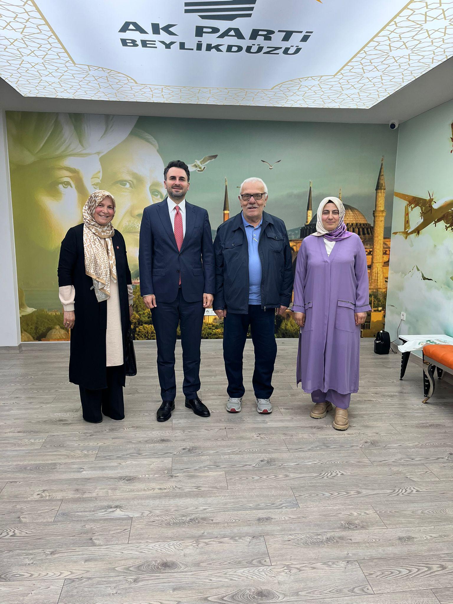 Kıymetli Muhtarlarımız; Marmara Mahalle Muhtarımız Sn. Fatoş Bakaç Dağ, Yakuplu Mahalle Muhtarımız Sn. Nurten Çalışkancı ve gönül insanı kıymetli ağabeyimiz Sn. Sabri Arıman, ilçe başkanımız Mustafa Necati IŞIK'a hayırlı olsun temennilerinde bulundular.